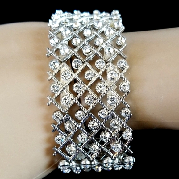 Vintage Clear Rhinestone Silver Tone Metal Stretch Metal Cuff Bracelet - Picture 5 of 12